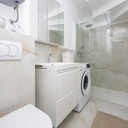 Апартаменты Gorgeous In With Kitchen