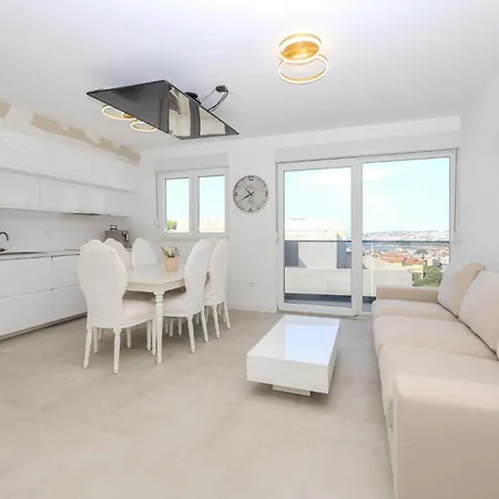 Gorgeous Apartment In Split With House Sea View شقة