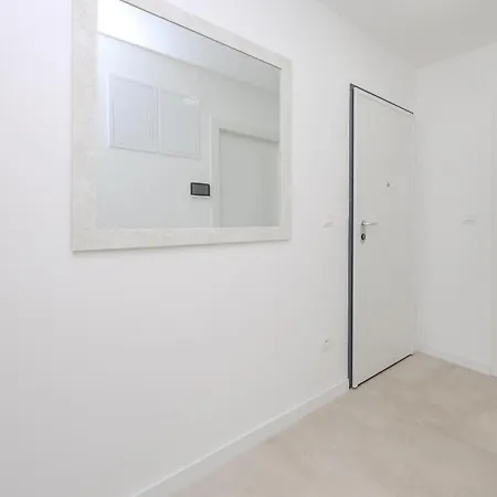Apartment Gorgeous In With House Sea View Split