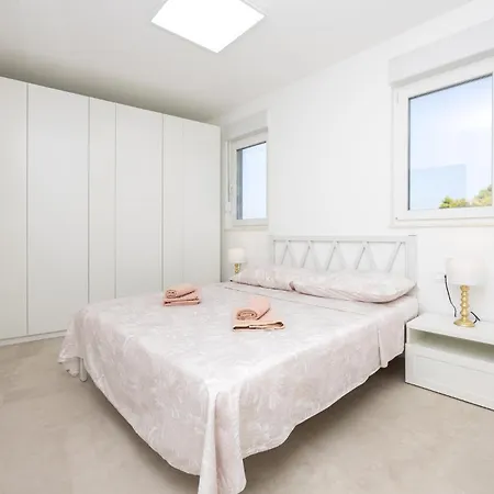 Gorgeous In With House Sea View